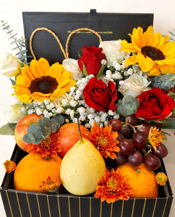Gold Stripe Fruit And Flower Box (RM 150.00)