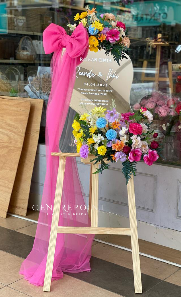 Trendy Acrylic Opening Stand 1005 (RM 400.00)