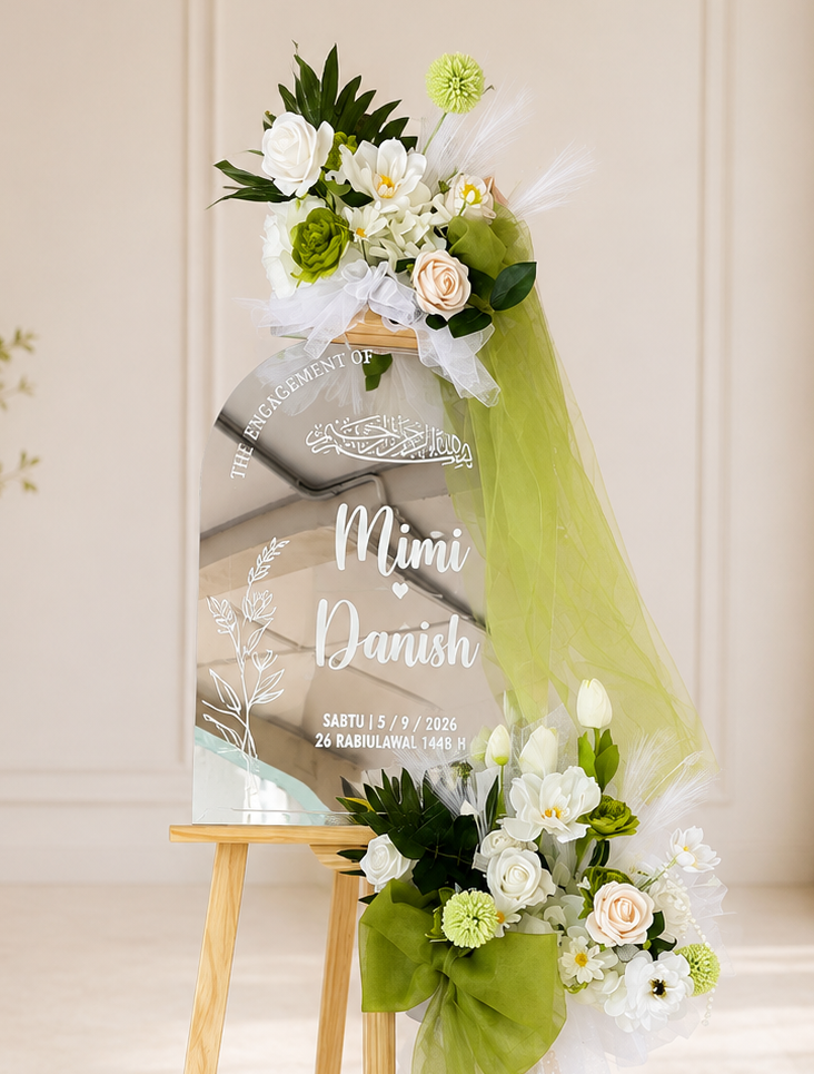Trendy Acrylic Opening Stand 375 (RM 350.00)