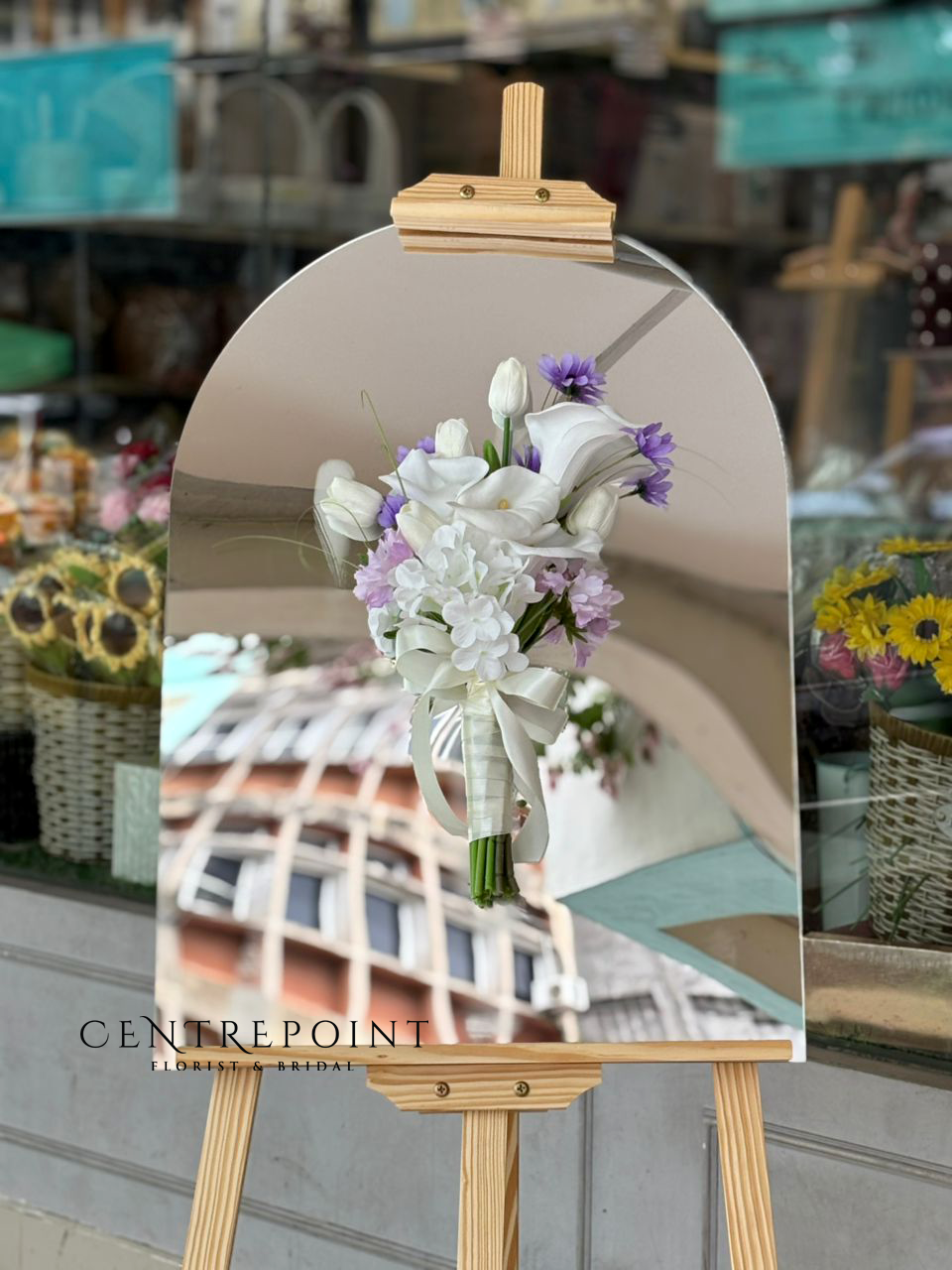 Trendy Acrylic Opening Stand 1326 (RM 300.00)