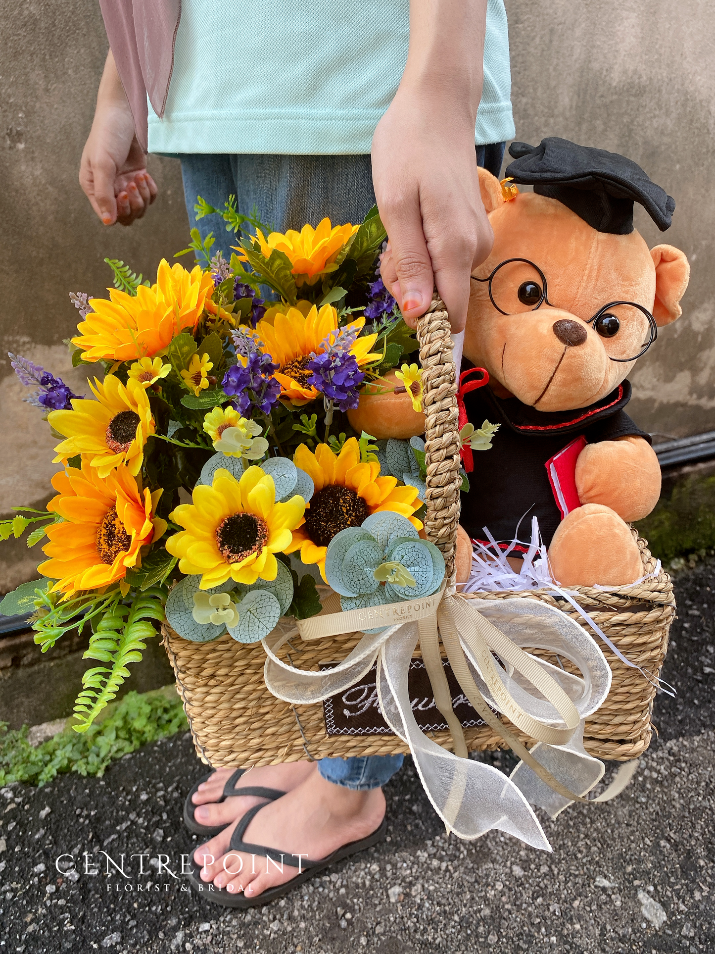 Grad Bear Basket (RM 140.00)